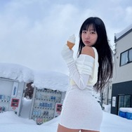 ピョ・ウンジ、大雪の中で白ニットワンピ姿！屋外ショットに反響