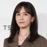前田敦子、最新写真集でヒップや背中を大胆披露…露出には抵抗なくむしろ「楽しくて」！？