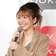 宇野実彩子、黒ドット柄ノースリーブのステージルックを披露！AAA東京公演で魅せた美脚コーデ