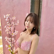 平嶋夏海、ピンクのランジェリーから多彩な水着姿まで披露「季節に合わせた衣装が可愛すぎる」