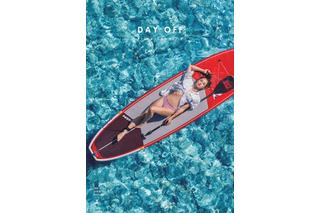 沢尻エリカ、サーフボード上でくびれ＆美脚披露！約20年ぶりの写真集『DAY OFF』表紙カット公開 画像