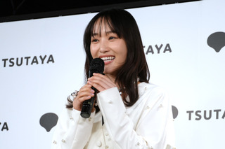櫻坂46初代キャプテン・菅井友香、デビュー10周年を報告「心から感謝しております」 画像