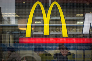 「だれが、なにを、歌っている？」マクドナルド公式、CM出演者ヒント公開で反響 画像