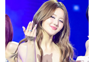 耐えられてる…？ベル、危ういほどの“細ストラップ”で際立つボリューム感「わあすごい！」 画像