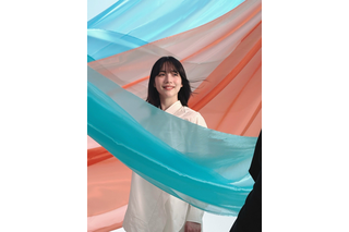 のん、白衣装で透明感際立つ幻想的なCMオフショに「抜群の可愛さ」「存在感がスゴイ」の声 画像