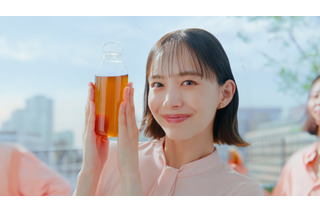 井桁弘恵が「ブレンディ」新CMで軽快な“お茶ダンス”披露！特別インタビューも公開！ 画像
