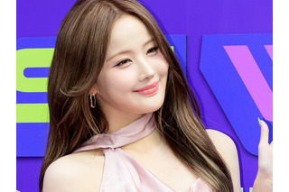 超ミニスカでインナー見せ…ベル、“短すぎ”な大胆衣装に視線集中「これは危険」「わぁぁ」 画像