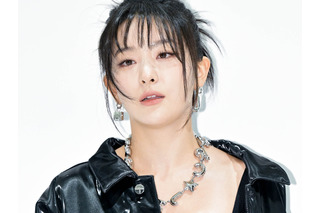 見えちゃいそう…スルギ、超ミニ丈の“危険なポーズ”にファン釘付け「なんてこと」「きゃー！」 画像