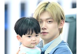 TXT・ヨンジュン、赤ちゃんを抱えて空港に登場！お父さんのような姿を見せたメンバーたちも話題 画像