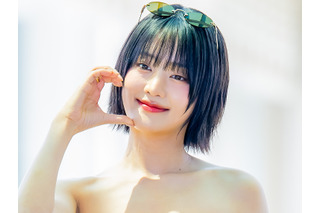 「見えちゃいそう…」サイド全開トップスで“ふくらみの始まり”大胆披露のミンニ、視線独占 画像