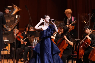 柏木由紀、コンサートで豪華ドレス姿をSNSでも披露「とっても似合ってる」「これからも歌い続けて」 画像