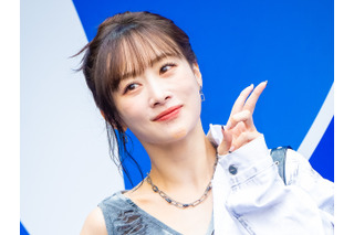 布面積どうなってるの!?KARA・ニコル、大胆肌見せで爽やかに弾ける「本当に伝説」 画像