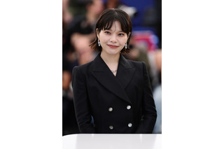 岸井ゆきの、カンヌ初参加でティファニー纏う！オーダーメイドのブラックパンツスタイルで登場 画像