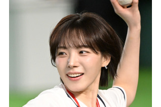 愛称“太もも女神”らしく存分に披露！韓国チア、“ほぼ素肌”の迷彩ルックをキュートに着こなし 画像