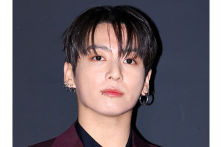 バキバキ筋肉にタトゥーびっしり…BTS・JUNG KOOK、ワイルドな“上裸姿”に釘付け 画像