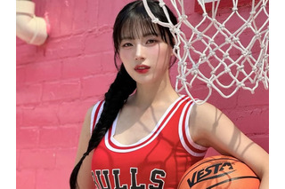 深めVネックから覗く美Body、前かがみも…大谷翔平の試合にも登場した韓国人気チアの悶絶ショット 画像