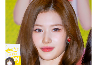 ショーツ露出、TWICE・サナが“スカートめくれ”事故に心境吐露「開いた状態で撮られていたなんて…」 画像