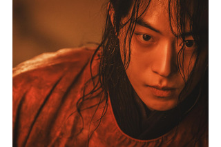 俳優ナム・ジュヒョク、鋭い眼差しに釘付け！除隊後初の復帰作Netflix『トングン』スチール解禁 画像