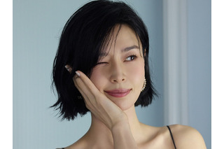 紐がちぎれそうなボリューム感…『梨泰院クラス』女優、“胸元ざっくり”ドレスで魅了「支え切れてる？」 画像