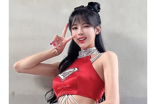 「ちょっと見えそう…」ミニスカでしゃがみ込みポーズの韓国人気チア、満点美貌の近況に反響 画像