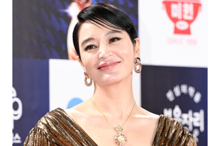 いいの？韓国屈指の“グラマラス女優”、ジッパー下りた密着スイムウェア姿で線がくっきり 画像