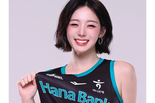 控えめな“膨らみ”にも視線集中…ショートヘア美女の韓国チア、夏の香り感じるタンクトップ姿に反響 画像