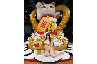 鈴木ふみ奈、台湾で幸せ溢れる誕生日報告！圧巻のゴールドビキニ姿に「美ボディすぎる」ファン歓喜 画像