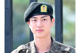 「JINさんが僕を英雄に」BTS・JIN、兵役中に出会った後輩アイドルを気遣う美談が話題 画像