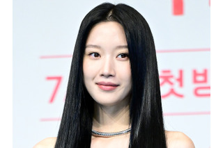 “ほぼ全部見えてる”衣装で話題に！ムン・ガヨン、すき間が見える”はち切れ寸前“衣装で魅了 画像