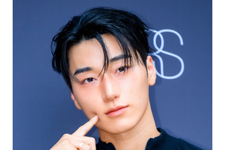 同性をも虜にすると話題の『BAD』振付でポーズも！ATEEZ・サン、全身黒で漫画のような美貌 画像