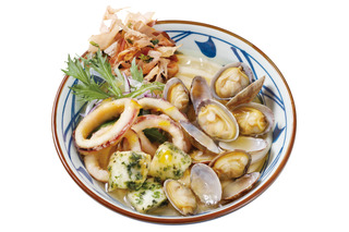 丸亀製麺、夏の新定番『冷たーい旨塩うどん』が21日より登場！今年は海鮮＆ねばとろの新作2品も 画像