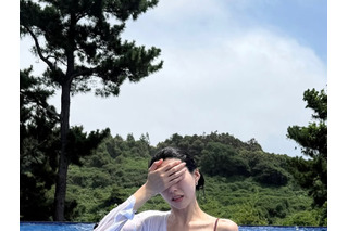 「意外と大きい…」濡れシャツで際立つ圧巻ボディ！韓国美女バレー選手、リゾートでの魅惑ショット 画像