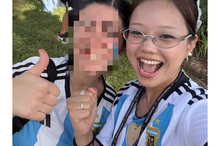 メッシのユニフォームを踏みつけ侮辱、サッカーファンを敵に回した韓国女性ユーチューバーが謝罪 画像