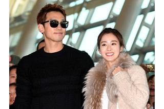 “韓国で最も美しい女優”キム・テヒ＆RAIN夫妻、2人の娘とハワイで目撃！大型スーパーで買い物 画像