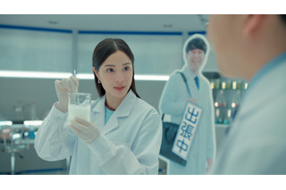 広瀬すず、オズワルド伊藤のNGシーンに笑顔でツッコミ!?新CMが公開 画像