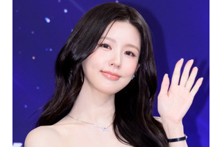 「見せていいの？」“ほぼ紐ドレス”で話題を集めたミヨン、インナーちらり…大胆コーデに視線集中 画像