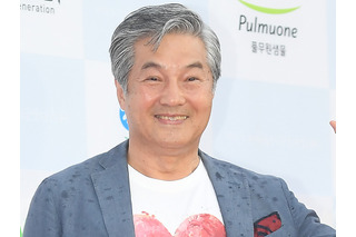 顔にあざ、鼻から出血…韓国ベテラン俳優の痛々しい姿に心配の声「暴行を受けた？」 画像