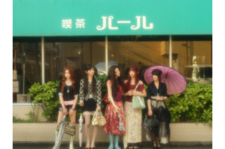 見慣れた“日本の街並み”を背景に…KiiiKiii、懐かしさ漂う新ビジュアルで唯一無二の世界観を表現 画像