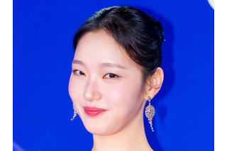 『トッケビ』俳優の愛らしい反応も！女優キム・ゴウン、大賞受賞で家族＆仲良し俳優たちが大喜び 画像