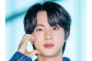 「パリが輝くのは彼の美貌のおかげ」BTS・JIN、“彫刻級”の容貌を存分に見せた単独撮影 画像