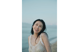 デビュー35年・雛形あきこが22年ぶり写真集を発売　封印の水着グラビアも解禁 画像