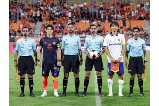 ガンバ大阪の劇的勝利に水を差す後味の悪さ…江原の交代時にルール誤認、試合をブチ壊した審判団 画像