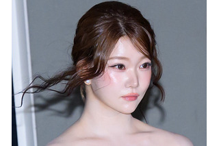 透け感たっぷりでヒヤヒヤ…日本人K-POPアイドル、レーストップスで地元・大阪を散策 画像