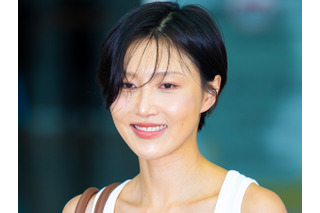 過激ダンスが「公然わいせつ」と告発されたファサ、開放的な胸元に釘付け…“カウガール風”コーデで魅了 画像