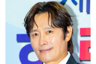 映画・ドラマ界で存在感を増すAIに緊張…俳優イ・ビョンホン、授賞式で語った新時代との向き合い方 画像