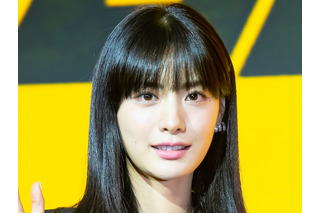 全身タトゥーを「バカみたい」と後悔し除去したナナ、ぴったぴたのミニ衣装で見せた素肌 画像