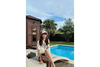 「20代最後の夏ばいばい」堀未央奈、プール付きヴィラでのオフショット公開 画像
