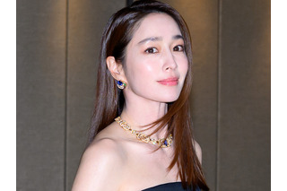 「出てた…」イ・ビョンホンの美人奥さま、黒ドレス姿で“うっかり露出”　衣装ハプニングに自ら言及 画像