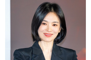 女優ソン・ヘギョ、日本人男性に肩寄せ＆腕組み…親密SHOTに注目「私の大切な友人」 画像