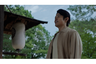 鈴木亮平、新CMで東大寺を約4年ぶりに再訪！幼少期以来の“柱の穴くぐり”にも挑戦 画像